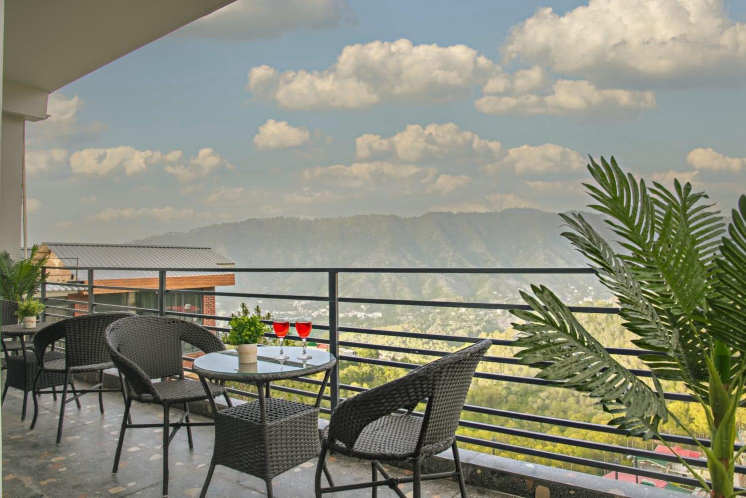 Host Jatin Mountain Crest Kasauli 7Oi827O7O3 Apartment Exterior photo
